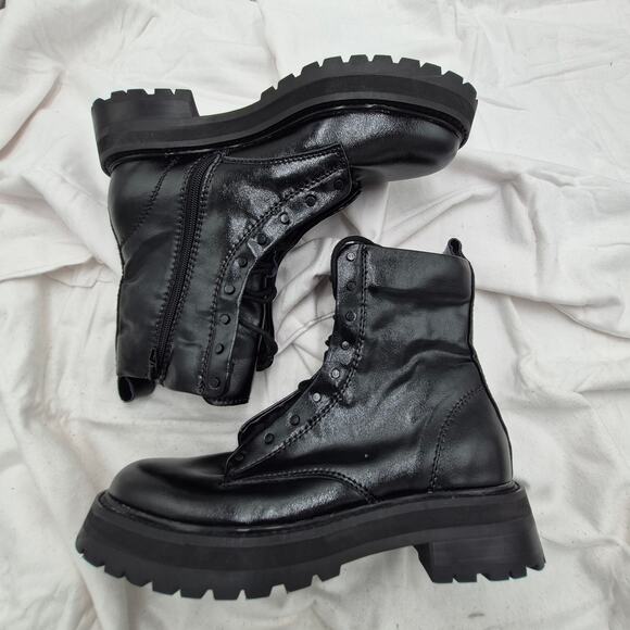 NEW Dolce Vita Women's Ranier Fashion Boot Black leather lug soles size 10 - Picture 3 of 7